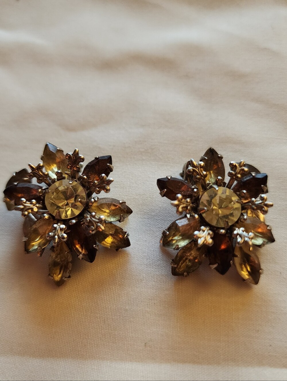 Vintage Aurora Borealis Clip On Earrings Honey Amber Leaf Rhinestones Retro MCM